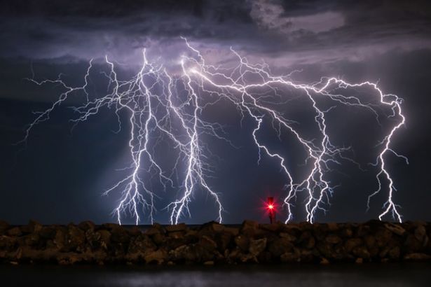 u0412u043e u0432u0440u0435u043cu044f u0441u0435u043bu0444u0438 u0432 u043fu0435u0442u0435u0440u0431u0443u0440u0436u0446u0430 u0443u0434u0430u0440u0438u043bu0430 u043cu043eu043bu043du0438u044f