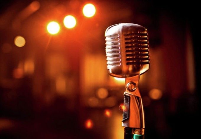 15 u043cu0430u044f u043du0430 u0414u0432u043eu0440u0446u043eu0432u043eu0439 u043fu043bu043eu0449u0430u0434u0438 u0443u0441u0442u0440u043eu044fu0442 u0433u0440u0430u043du0434u0438u043eu0437u043du044bu0439 u0441u0435u0430u043du0441 u043au0430u0440u0430u043eu043au0435