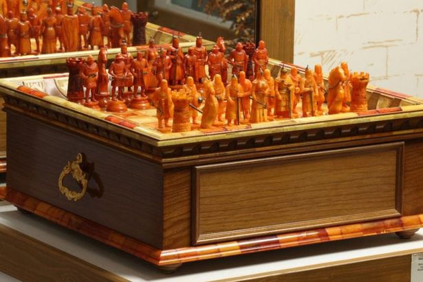 «А для тех, кто находит романтику в петербургской осени, мы организуем мастер-класс по приготовлению глинтвейна. Вы научитесь делать самый пряный и ароматный напиток, с которым так приятно прогуляться даже по дождливым паркам города. Ждем Вас 30 сентября на наших мастер-классах!»