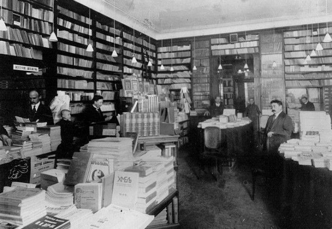 u0412 1884 u0433u043eu0434u0443 u0432u044bu0434u0430u043du043e u0440u0430u0437u0440u0435u0448u0435u043du0438u0435 u043du0430 u043fu0440u043eu0438u0437u0432u043eu0434u0441u0442u0432u043e u043au043du0438u0436u043du043eu0439 u0442u043eu0440u0433u043eu0432u043bu0438