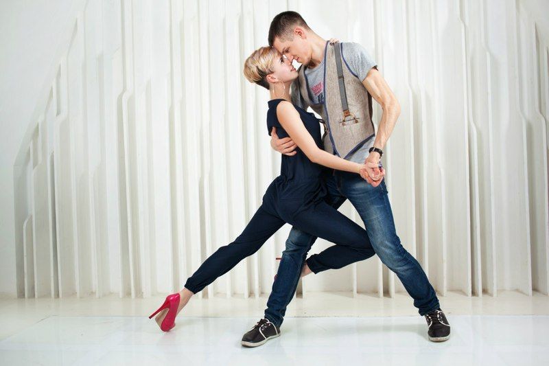 u041cu0430u0441u0442u0435u0440-u043au043bu0430u0441u0441 u0434u043bu044f u0432u043bu044eu0431u043bu0435u043du043du044bu0445 u043fu0430u0440 u043fu043e u0441u0430u043cu044bu043c u0447u0443u0432u0441u0442u0432u0435u043du043du044bu043c u0442u0430u043du0446u0430u043c