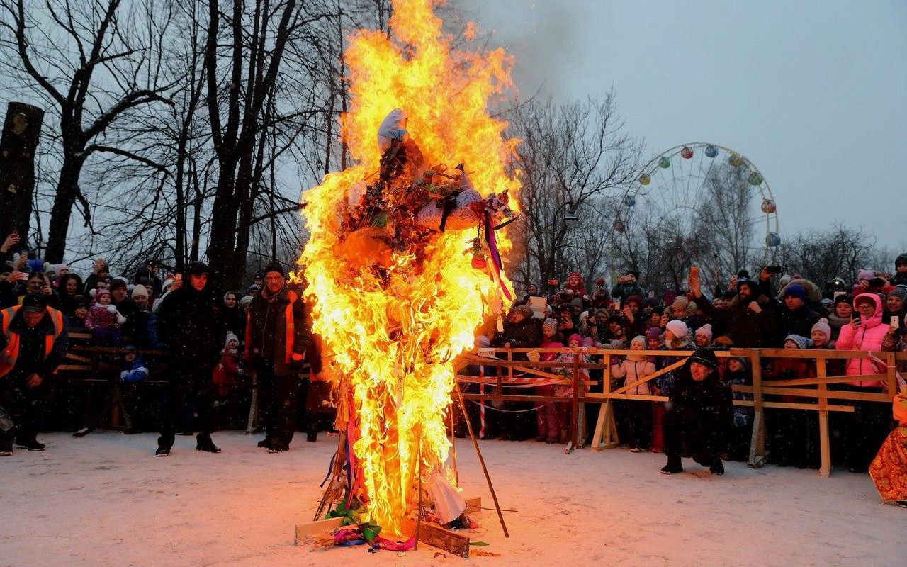 Сжечь чучело Масленицы, поесть блинов, забраться на скользкий столб за подарками и поводить русские народные хороводы под частушки и баян приглашают во вторые выходные марта в парк имени Бабушкина.&nbsp;