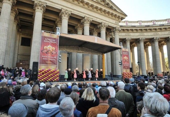 u0423 u041au0430u0437u0430u043du0441u043au043eu0433u043e u0441u043eu0431u043eu0440u0430 u043eu0442u043au0440u044bu043bu0441u044f u041fu0430u0441u0445u0430u043bu044cu043du044bu0439 u0444u0435u0441u0442u0438u0432u0430u043bu044c