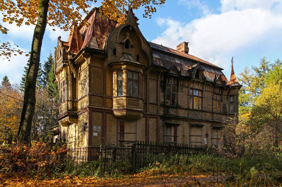 1621550801_5-p-zheltaya-dacha-5_843de.jpeg