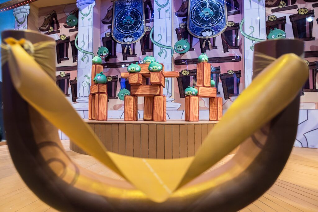 Если кто-то спросит, где в Санкт-Петербурге можно отдохнуть всей семьёй, мы, не задумываясь, скажем: "ТРК «Европолис», друзья, именно там ваша семья станет частью волшебного мира Angry Birds!"