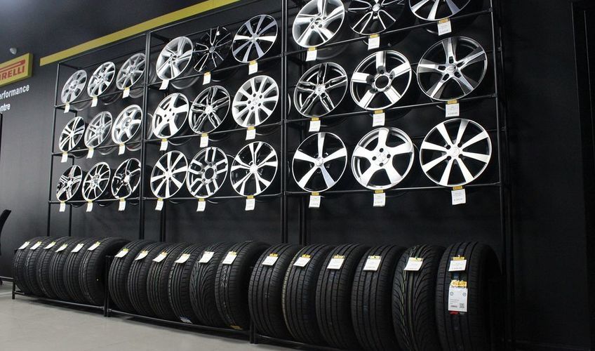 u00abu041au043eu043bu0435u0441u0430 u0434u043eu0440u043eu043cu00bb u0438 u0438u0442u0430u043bu044cu044fu043du0446u044b u043eu0442u043au0440u044bu043bu0438 u0432 u041fu0435u0442u0435u0440u0431u0443u0440u0433u0435 u0448u0438u043du043du044bu0439 u0446u0435u043du0442u0440 u00abPIRELLIu00bb