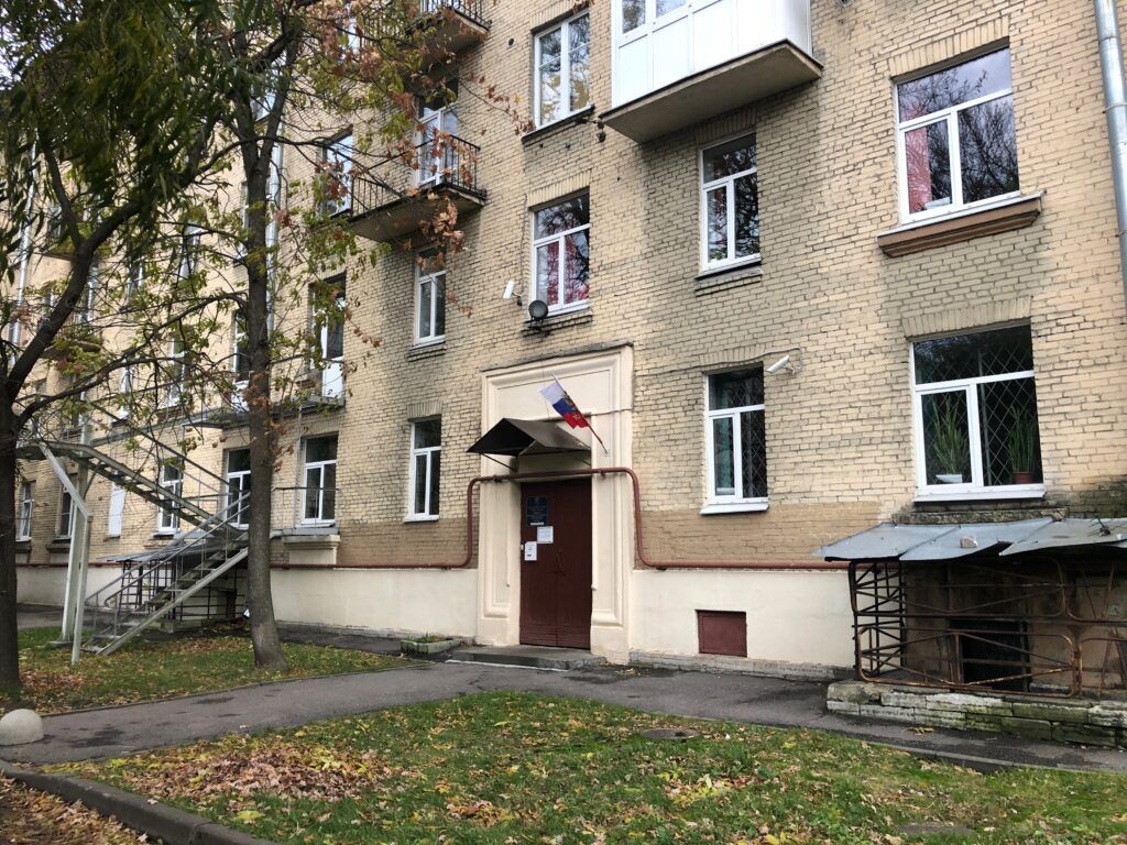 С улици в частной школе Шанс в Невском районе
