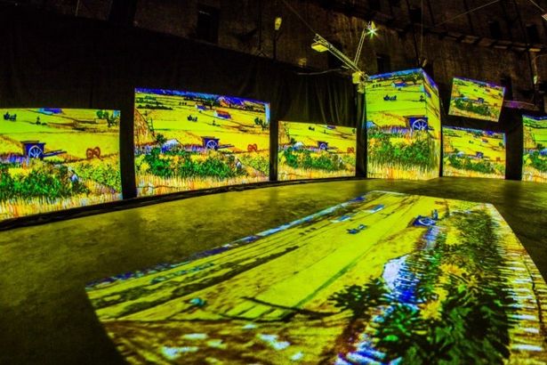 u0412u044bu0441u0442u0430u0432u043au0430 u00abu041eu0436u0438u0432u0448u0438u0435 u043fu043eu043bu043eu0442u043du0430u00bb u0412u0430u043d u0413u043eu0433u0430 u0441u043du043eu0432u0430 u0432 u041fu0435u0442u0435u0440u0431u0443u0440u0433u0435