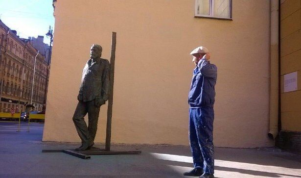 u041fu0430u043cu044fu0442u043du0438u043a u0421u0435u0440u0433u0435u044e u0414u043eu0432u043bu0430u0442u043eu0432u0443 u0443u0441u0442u0430u043du043eu0432u0438u043bu0438 u043du0430 u0420u0443u0431u0438u043du0448u0442u0435u0439u043du0430 23