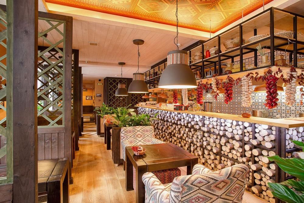 Уютный интерьер ресторана Пхали Хинкали
