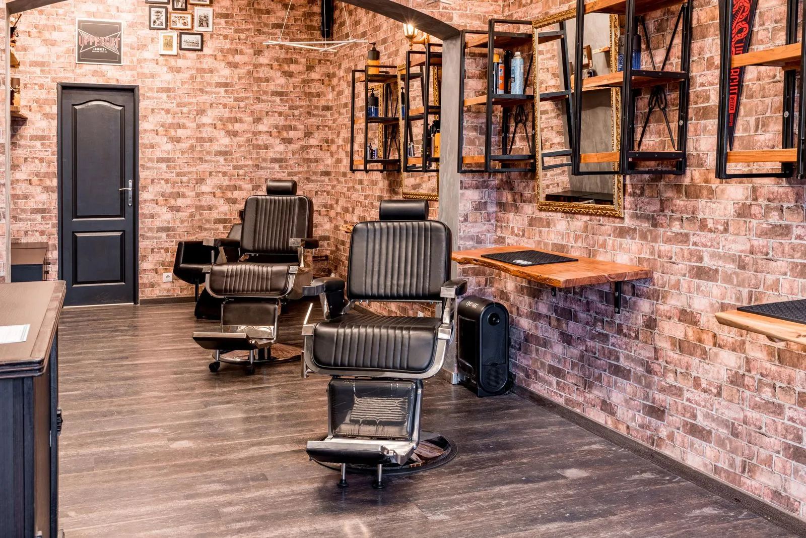 Central Barbershop в Санкт-Петербурге — интерьер премиум-барбершопа
