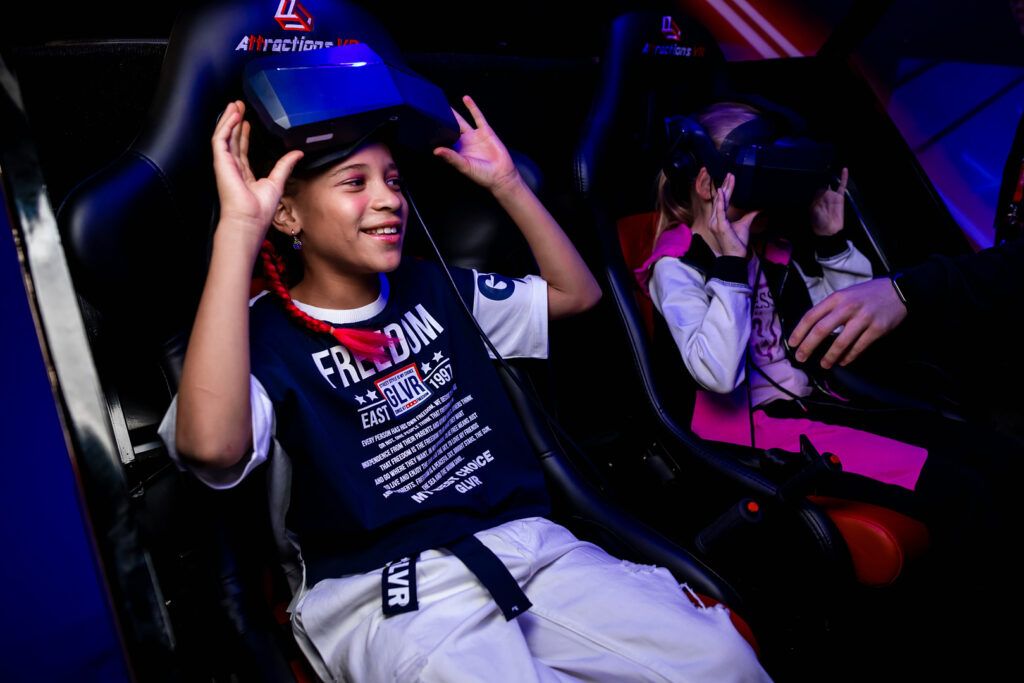 В Санкт-Петербурге есть место, где реальность и виртуальность сливаются воедино. Это WARPOINT — VR-арена, созданная для тех, кто готов принять вызов и окунуться в мир виртуального шутера. Здесь можно забыть обо всём на свете и полностью погрузиться в игру.