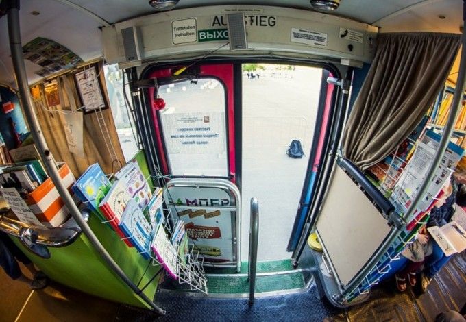 u041du0430 u041au043du0438u0436u043du043eu043c u0441u0430u043bu043eu043du0435 u0431u0443u0434u0443u0442 u0440u0430u0431u043eu0442u0430u0442u044c u0442u0440u043eu043bu043bu0435u0439u0431u0443u0441u044b- u0431u0438u0431u043bu0438u043eu0442u0435u043au0438