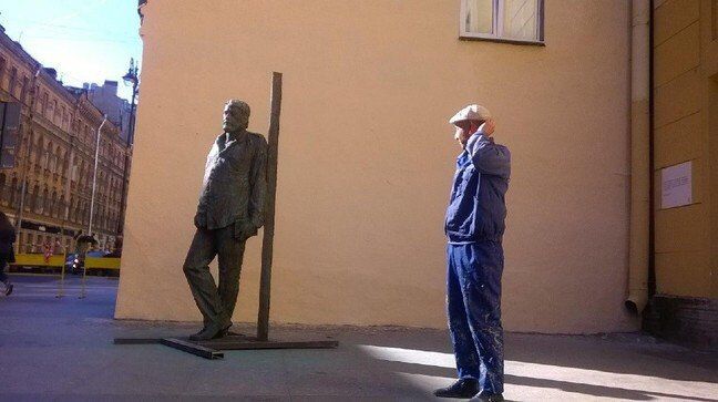 u041fu0430u043cu044fu0442u043du0438u043a u0421u0435u0440u0433u0435u044e u0414u043eu0432u043bu0430u0442u043eu0432u0443 u0443u0441u0442u0430u043du043eu0432u0438u043bu0438 u043du0430 u0420u0443u0431u0438u043du0448u0442u0435u0439u043du0430 23