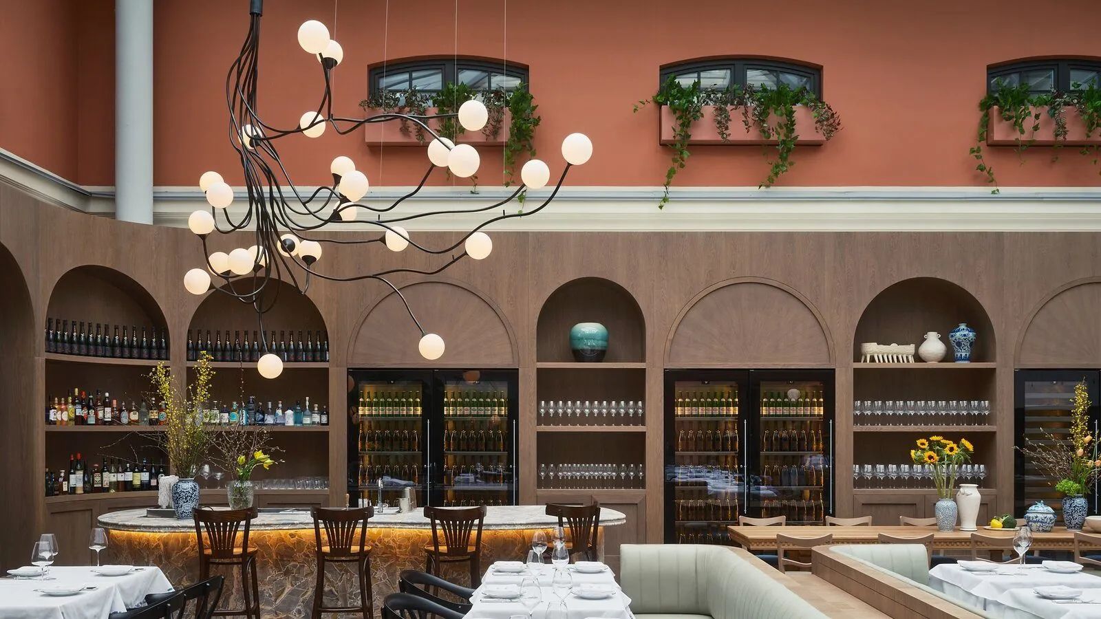 Ресторан Joli Grand Bistrot в Санкт-Петербурге — модный проект 2023 года