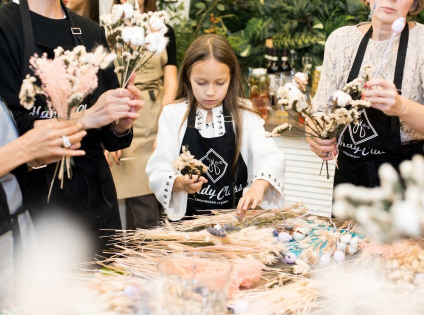 u041du0430 u043du043eu0432u043eu0433u043eu0434u043du0438u0445 u0432u044bu0445u043eu0434u043du044bu0445 u043cu043eu0436u043du043e u0441u0434u0435u043bu0430u0442u044c u0443u043au0440u0430u0448u0435u043du0438u044f u0441u0432u043eu0438u043cu0438 u0440u0443u043au0430u043cu0438 u0432 u043cu0430u0441u0442u0435u0440u0441u043au043eu0439 Handy Class