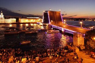 Весной следующего года появится новый неразводной мост через остров Серный, это позволит без проблем, связанных с навигацией на Неве, добираться в любое время в любую точку города. Также это будет самый быстрый путь от аэропорта Пулково до «Санкт-Петербург Арены» без единого светофора.