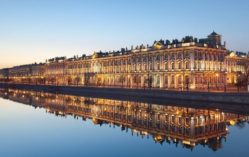 Пока самоизоляция продолжается, многие музеи города работают в онлайн-режиме. Виртуальные туры, видео-экскурсии, исторические архивы, игры и викторины, прямые трансляции в социальных сетях — это и многое другое позволит посетить любимые музеи, не выходя из дома.