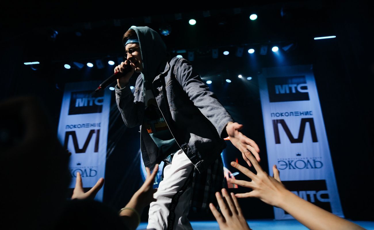 u0421u0442u0430u0442u044c u0437u0432u0435u0437u0434u043eu0439: u043fu0435u0442u0435u0440u0431u0443u0440u0433u0441u043au0438u0435 u043fu043eu0434u0440u043eu0441u0442u043au0438 u0441u043cu043eu0433u0443u0442 u0432u044bu0439u0442u0438 u0438u0437 TikTok u043du0430 u0431u043eu043bu044cu0448u0443u044e u0441u0446u0435u043du0443