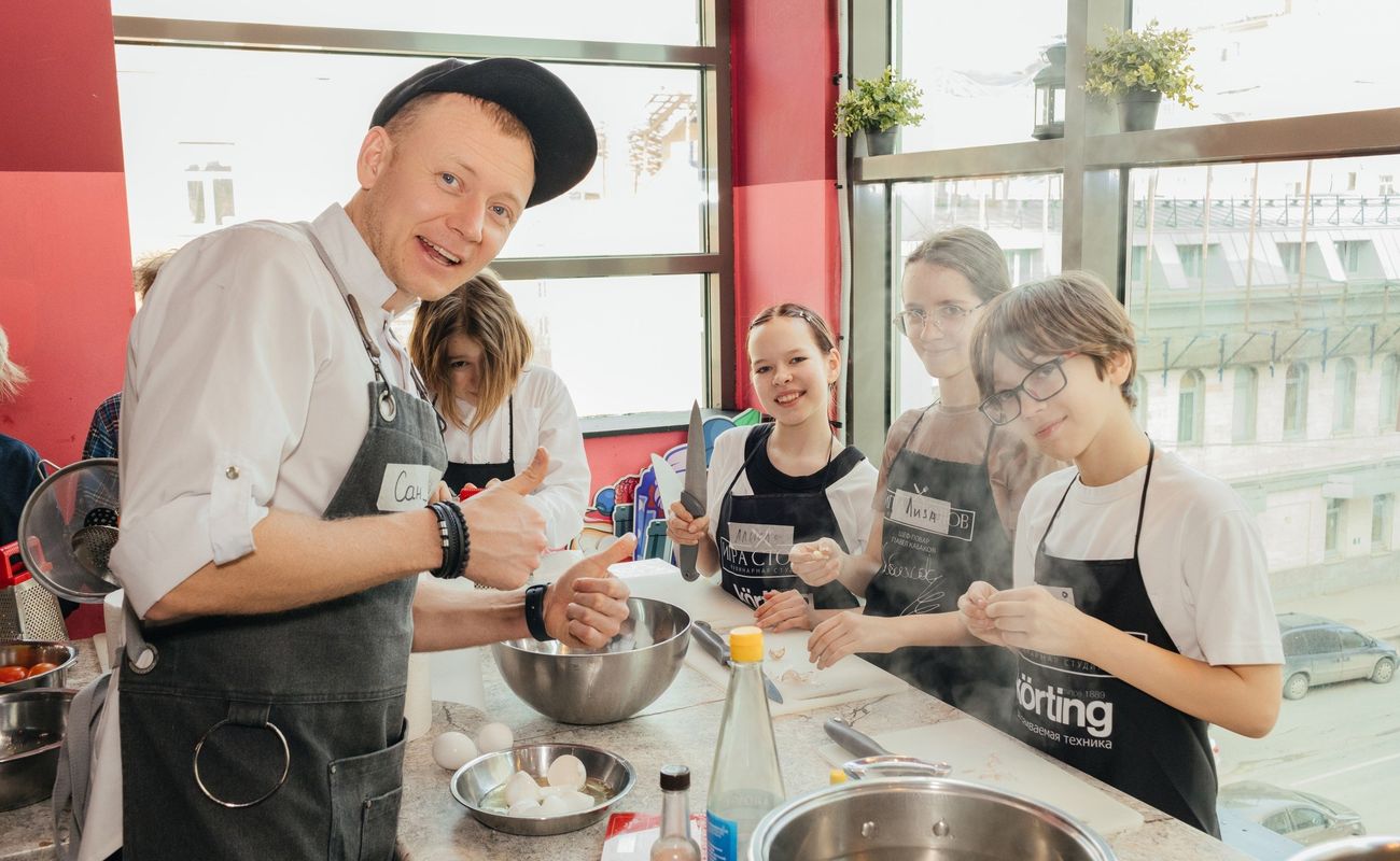 12 кулинарных студий и ресторанов Петербурга, где дети от 3 лет учатся готовить гноччи, мильфей и десерты под присмотром профессиональных шеф-поваров — с именным дипломом и дегустацией на месте.
