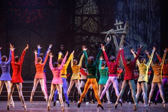 Михайловский театр — один из старейших и престижных театров Санкт-Петербурга, известный своими великолепными балетными и оперными постановками. Главная особенность театра — сочетание классических произведений и современных интерпретаций, что делает репертуар привлекательным для зрителей всех возрастов.