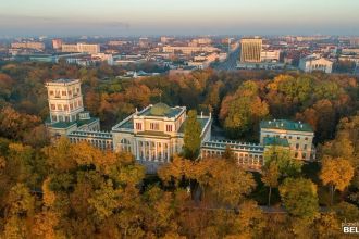 Проект «Ленфильм-парк» представляет собой киногород, объединяющий кинопроизводственные и складские помещения, павильоны, натурные съемочные площадки и развлекательно-интерактивную зону. Всё это будет размещено в пределах нового многофункционального квартала «Югтаун».