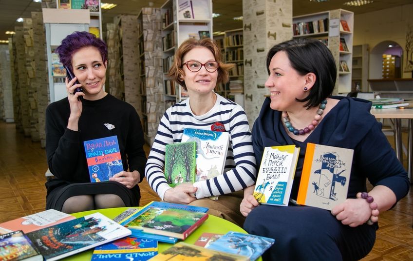 u041fu0435u0442u0435u0440u0431u0443u0440u0433u0441u043au0438u0435 u0431u0438u0431u043bu0438u043eu0442u0435u043au0430u0440u0438 u0447u0438u0442u0430u044eu0442 u0434u0435u0442u044fu043c u043au043du0438u0433u0438 u043fu043e u0442u0435u043bu0435u0444u043eu043du0443