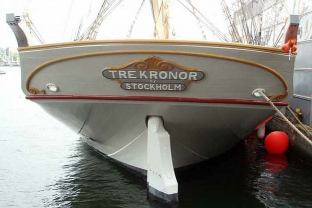 u0413u043bu0430u0432u043du044bu0439 u0441u0438u043cu0432u043eu043b u00abu0410u043bu044bu0445 u043fu0430u0440u0443u0441u043eu0432u00bb u043fu0440u0438u0431u044bu043b u0432 u0421u0430u043du043au0442-u041fu0435u0442u0435u0440u0431u0443u0440u0433