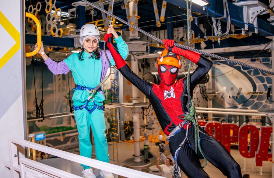 Парки аттракционов, интерактивные музеи, игровые центры, детские театры, кафе с анимацией, батутные парки и контактные зоопарки – куда сходить с ребенком в Петербурге? В подборке 114 мест для семейного отдыха.