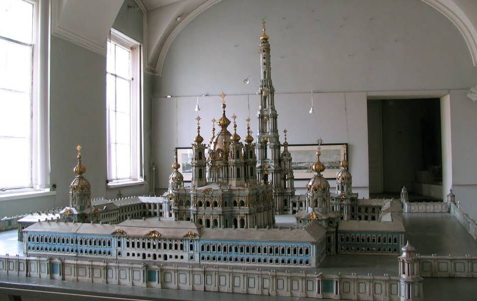 Музей макетов в Академии художеств - исторические архитектурные модели, включая знаменитый макет Смольного монастыря