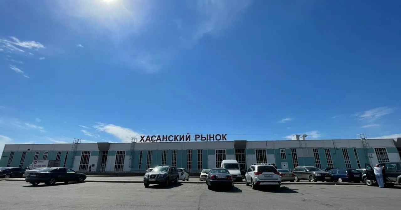 Хасанский рынок в Санкт-Петербурге, вывеска и вход