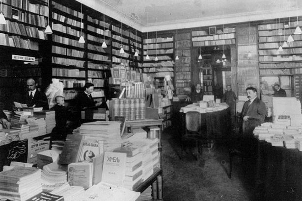 u0412 1884 u0433u043eu0434u0443 u0432u044bu0434u0430u043du043e u0440u0430u0437u0440u0435u0448u0435u043du0438u0435 u043du0430 u043fu0440u043eu0438u0437u0432u043eu0434u0441u0442u0432u043e u043au043du0438u0436u043du043eu0439 u0442u043eu0440u0433u043eu0432u043bu0438