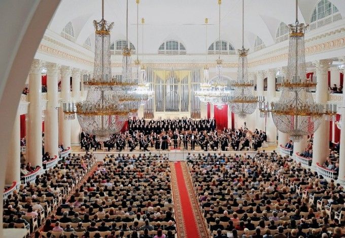 Петербуржцы смогут насладиться чередой классических выступлений за небольшую плату — в Филармонии устроят общедоступный концерт-марафон с единым билетом (200 рублей) на все выступления.