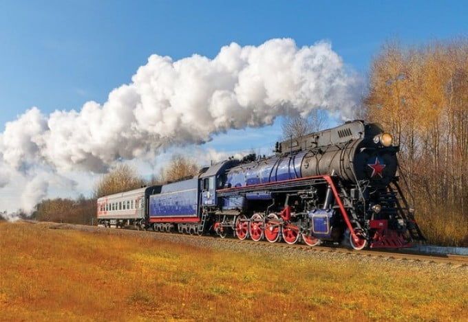 В декабре РЖД запускает тур «Предновогодний разгуляй», в рамках которого петербуржцы смогут отправиться на двухдневную экскурсию на паровозе в Псков, а затем в Великий Новгород. На экскурсии петербуржцы посетят достопримечательности двух замечательных городов, а также насладятся атмосферой ретропоезда, на котором они будут осуществлять своё путешествие.