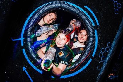 Превратиться в космического десантника или городского снайпера? В Петербурге работает 15+ лазертаг-арен с ценами от 300₽. Собрали все адреса, актуальные тарифы и особенности каждого клуба — от семейных центров до тактических полигонов.