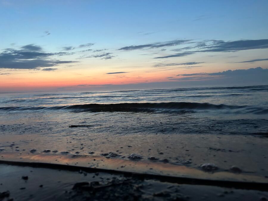 Песчаный пляж на Ладожском озере