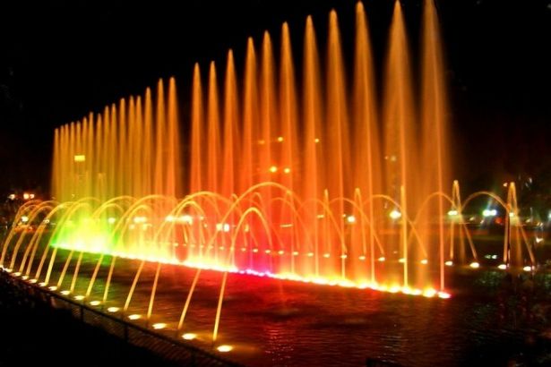 u0421 9 u043cu0430u044f u0432 u041fu0435u0442u0435u0440u0431u0443u0440u0433u0435 u043du0430u0447u0438u043du0430u044eu0442 u0440u0430u0431u043eu0442u0430u0442u044c u00abu0442u0430u043du0446u0443u044eu0449u0438u0435u00bb u0444u043eu043du0442u0430u043du044b