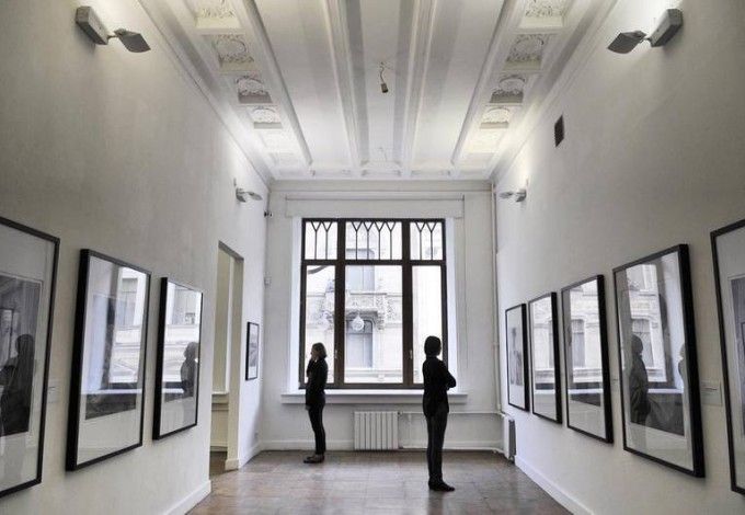 В знаменитой фотогалереи Петербурга теперь введен день бесплатного посещения для всех желающих – каждую последнюю среду месяца. Безвозмездно знакомиться с выставками стало возможным с 1 октября 2016 года.