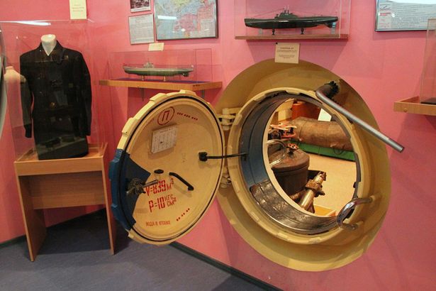 Аэролифт – это воздушный шар, закрепленный тросами, который может подняться в высоту на 150 метров. В России подобного аэролифта больше нет ни в одном городе. Подъем на нем составляет 15 минут. Стоимость от 500 до 1000 рублей. Детям, ниже 110 см. ростом, бесплатно.&nbsp;