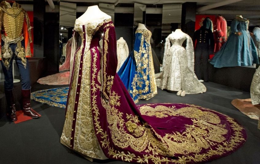 u042du0440u043cu0438u0442u0430u0436 u043eu0442u043au0440u044bu043b u043cu0443u0437u0435u0439 u043cu043eu0434u044b u043fu0440u043eu0448u043bu044bu0445 u0432u0435u043au043eu0432 u00abu0413u0430u043bu0435u0440u0435u044f u043au043eu0441u0442u044eu043cu0430u00bb