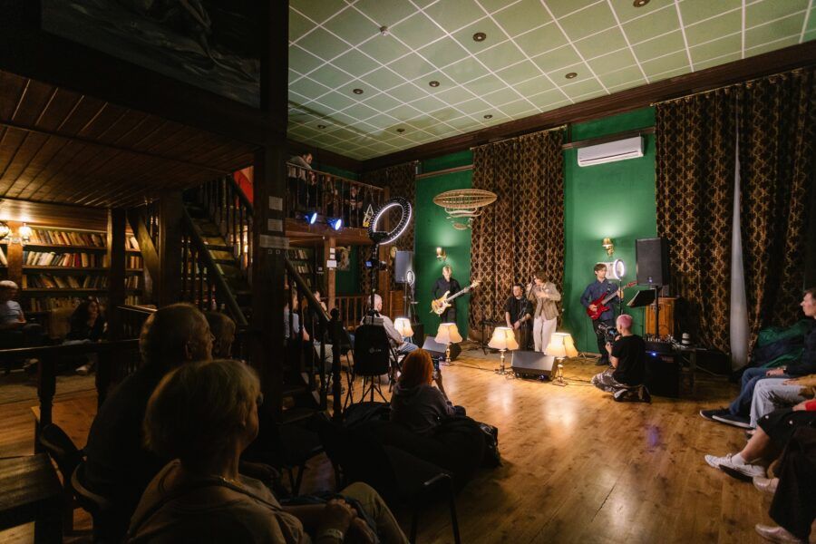 Ищете, куда сходить с друзьями в Петербурге? Лучшие идеи для встреч с друзьями: от активного отдыха до уютных мест в Санкт-Петербурге.