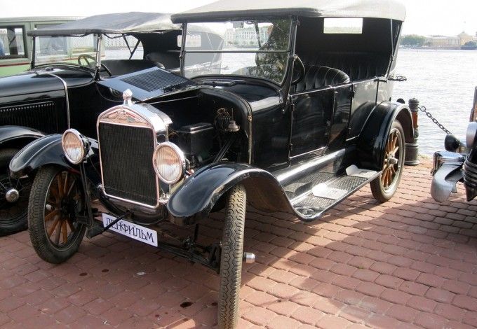 u0420u0435u0442u0440u043e- u0430u0432u0442u043eu043cu043eu0431u0438u043bu0438- u0433u0435u0440u043eu0438 u0440u043eu0441u0441u0438u0439u0441u043au043eu0433u043e u043au0438u043du043e u043fu0440u043eu0435u0434u0443u0442 u043fu043e u041du0435u0432u0441u043au043eu043cu0443 u043fu0440u043eu0441u043fu0435u043au0442u0443