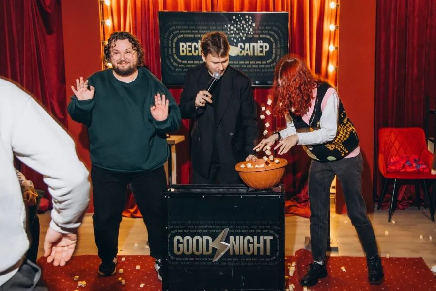 Проект Good Night Show предлагает необычный формат праздников для компаний. Гостей ждут командные игры по мотивам популярных ТВ- и YouTube-шоу с ведущим, диджеем и атмосферой настоящей телевизионной студии.