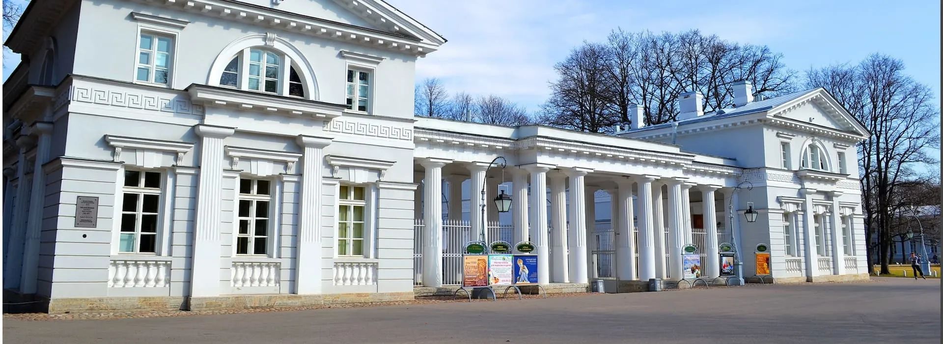 Классические постройки дворцово-паркового ансамбля на Елагином острове