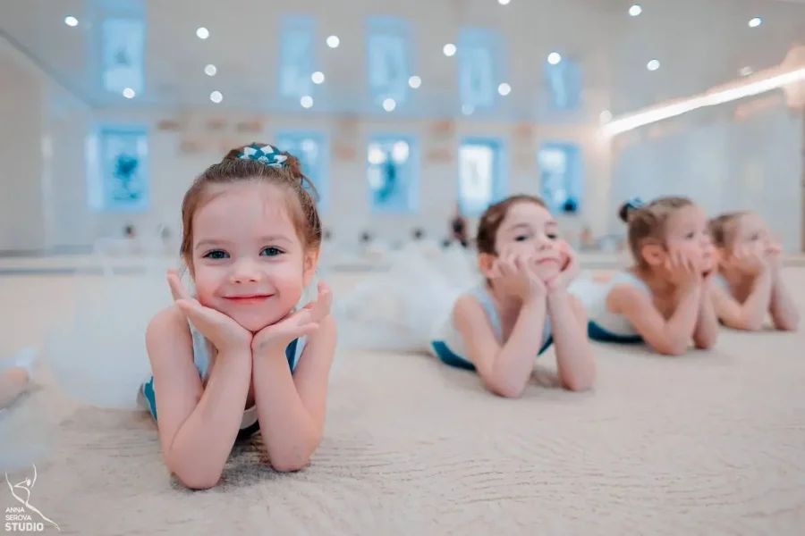 Занятие с детьми в студии Анны Серовой СПб