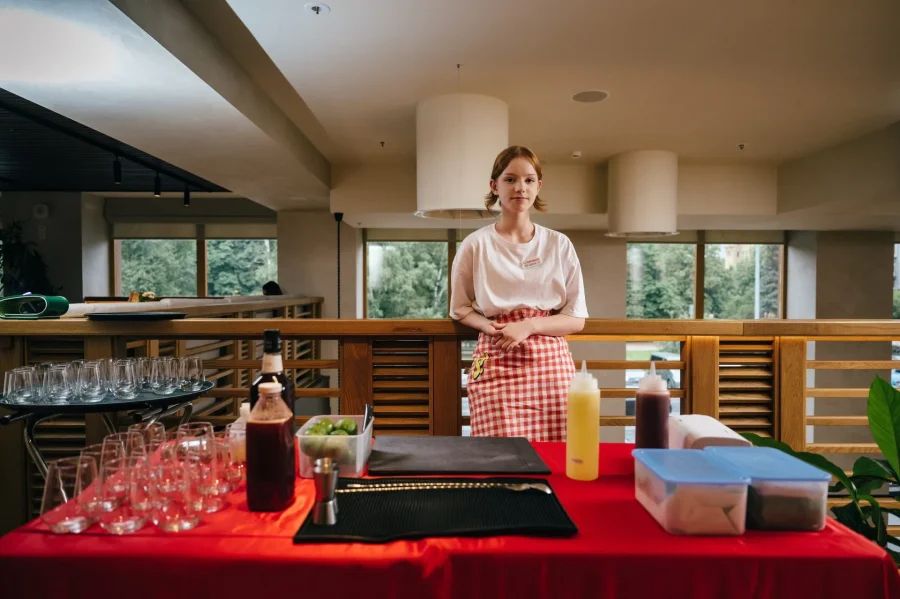 Подборка лучших детских лагерей в Ленинградской области и Санкт-Петербурге — загородные, городские, языковые, спортивные и тематические программы для детей от 6 до 17 лет.
