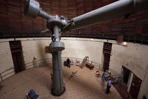 u0412u043cu0435u0441u0442u043e u043au0443u0440u043eu0440u0442u0430 u0438 u0433u043eu0441u0442u0438u043du0438u0446u044b - u0442u0435u043bu0435u0441u043au043eu043f