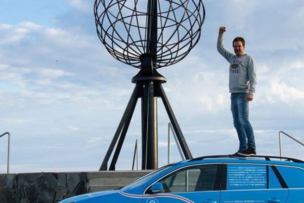 u0412u043eu043au0440u0443u0433 u0441u0432u0435u0442u0430 u043du0430 u044du043bu0435u043au0442u0440u043eu043cu043eu0431u0438u043bu0435