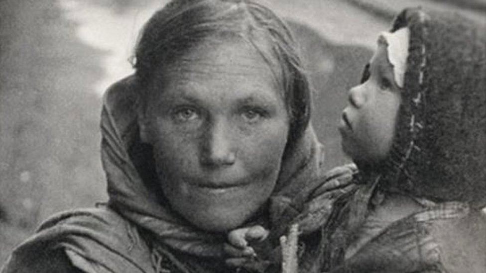 Записки из блокадных дневников жителей Ленинграда. Читая эти строки невозможно не пустить слезу. Это были тяжелые времена, которые нельзя забывать.