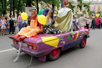 Два дня, 25 и 26 июня, в Пушкине будут проходить праздничные мероприятия, посвященные дню основания Царского Села.  В этом году основная тема праздничных мероприятий это «Царское Село в кинематографе».